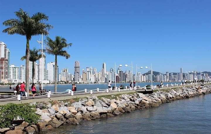 Molhe Barra Sul em Balneário Camboriú