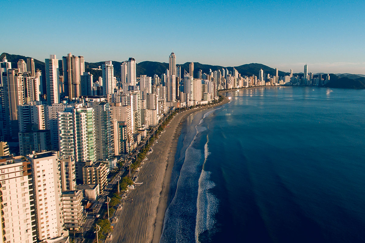 Quais são as melhores praias para visitar em Balneário Camboriú?