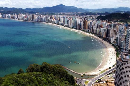 O que estão fazendo na Praia Central de Balneário Camboriú?