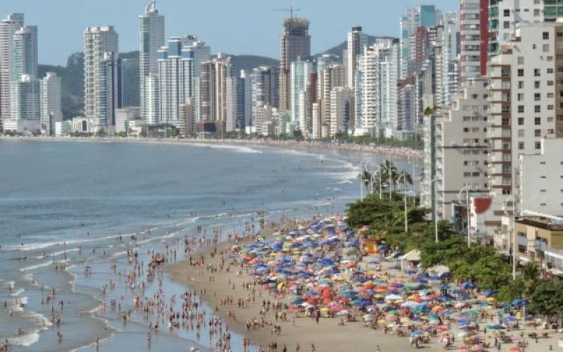 Balneário Camboriú: belezas naturais e cidade em pleno desenvolvimento