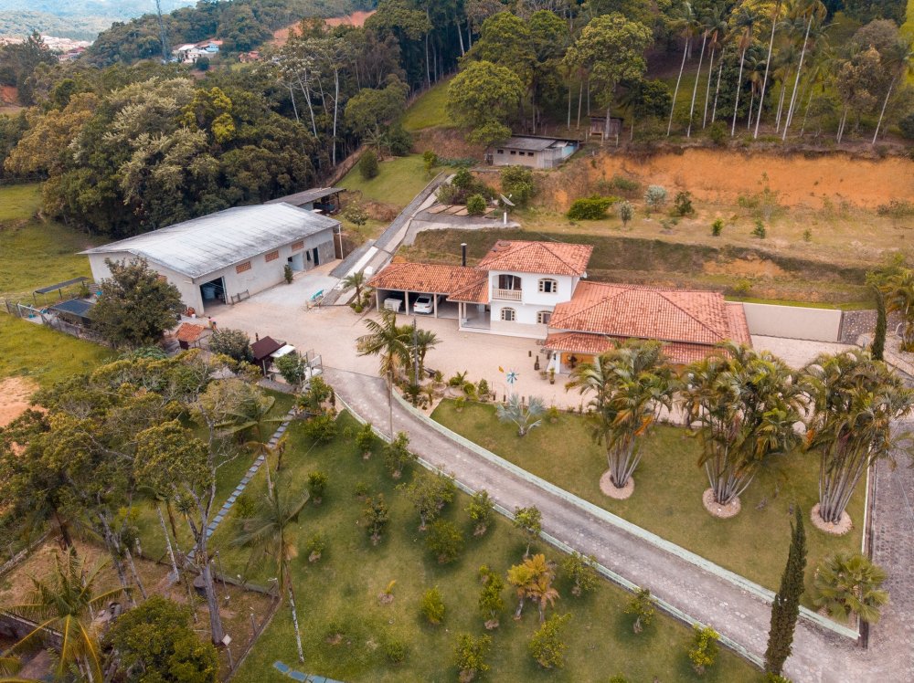 CASA + GALPÃO - AMPLO TERRENO - PRIMEIRO DE MAIO