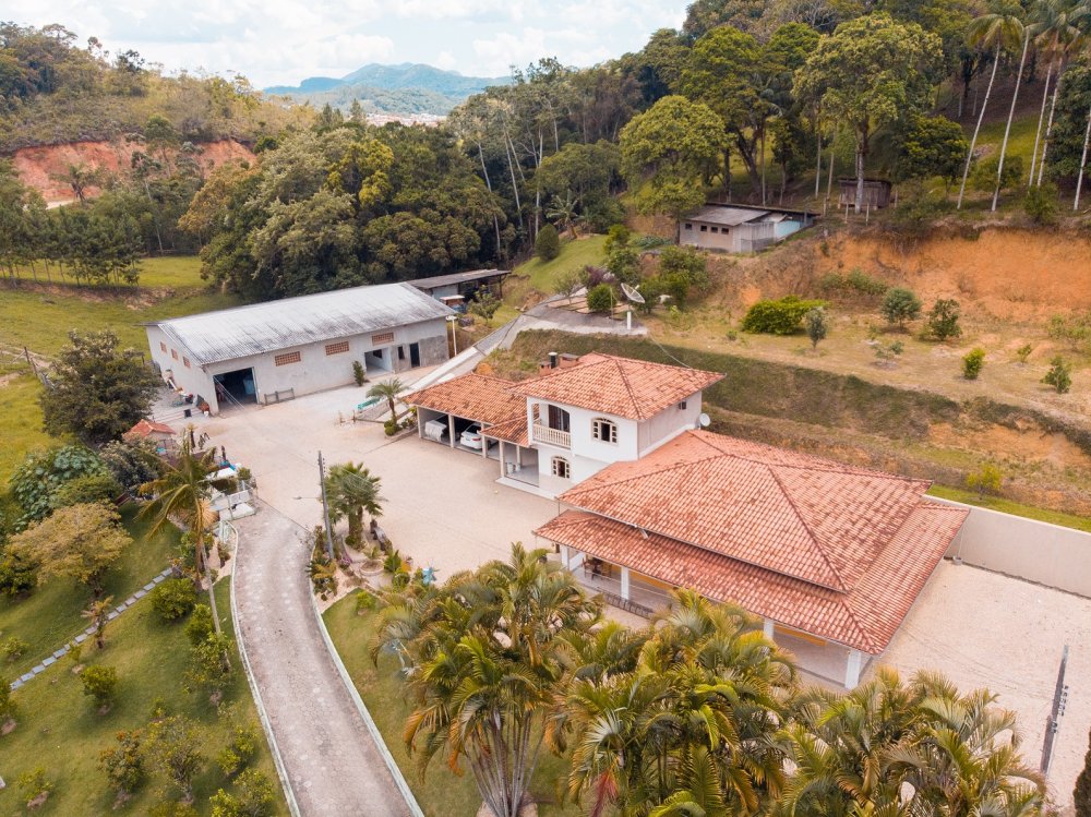 CASA + GALPÃO - AMPLO TERRENO - PRIMEIRO DE MAIO