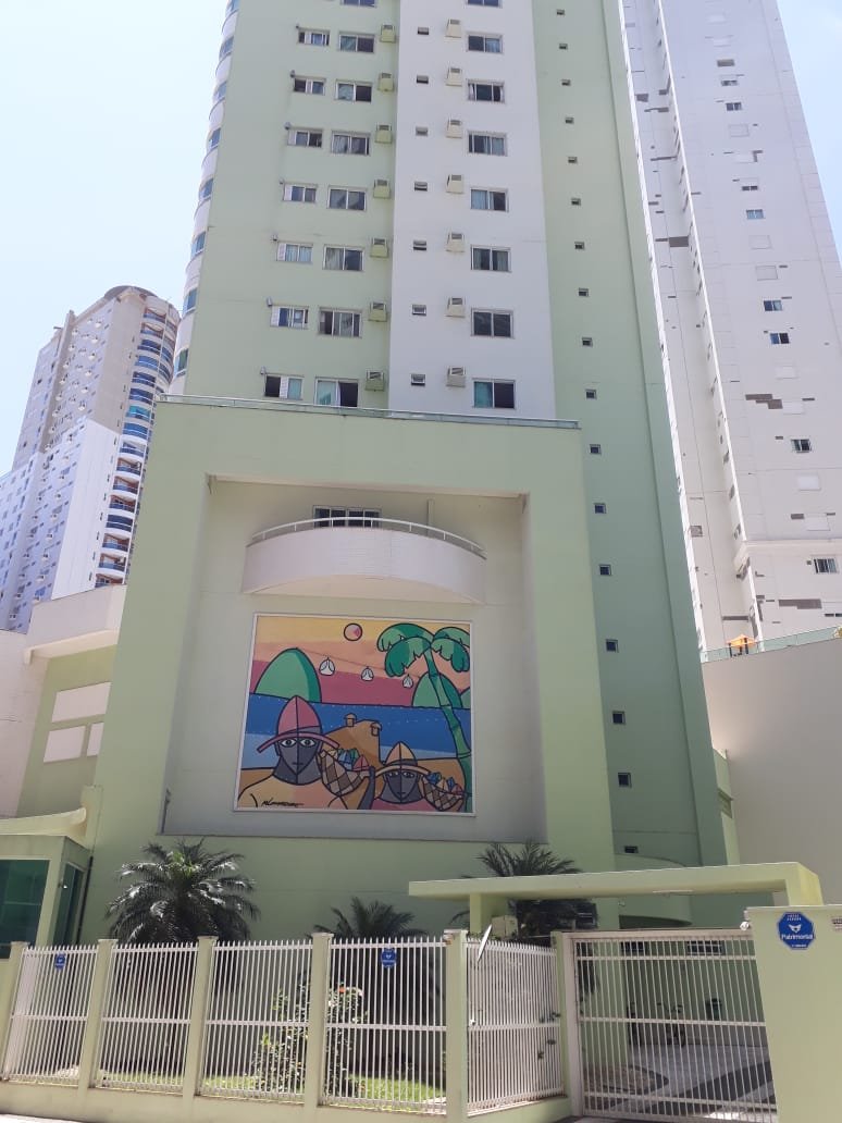 APARTAMENTO NO CENTRO DE BALNEÁRIO CAMBORIÚ 