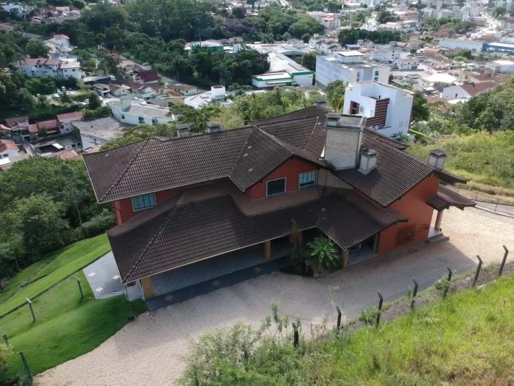 CASA CENTRO ALTO PADRÃO COM AMPLA VISTA CIDADE