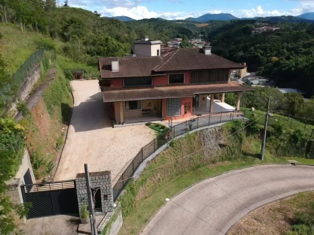 CASA CENTRO ALTO PADRÃO COM AMPLA VISTA CIDADE