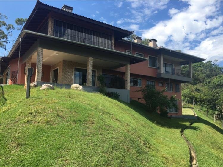 CASA CENTRO ALTO PADRÃO COM AMPLA VISTA CIDADE