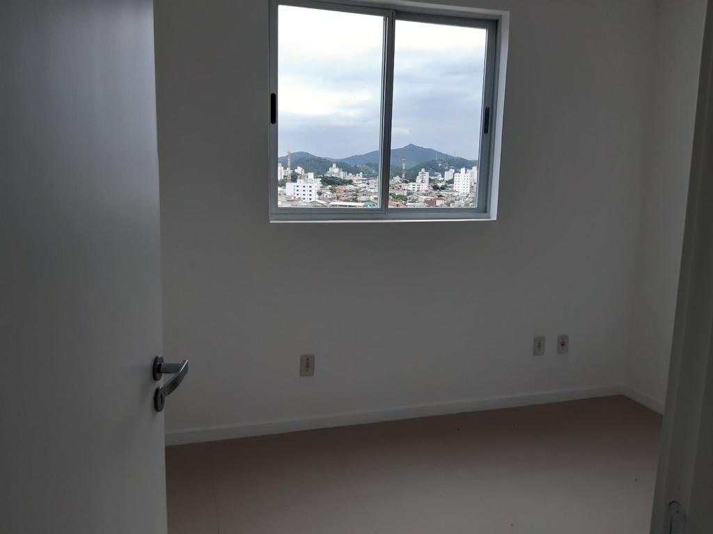 APARTAMENTO EM CAMBORIÚ 