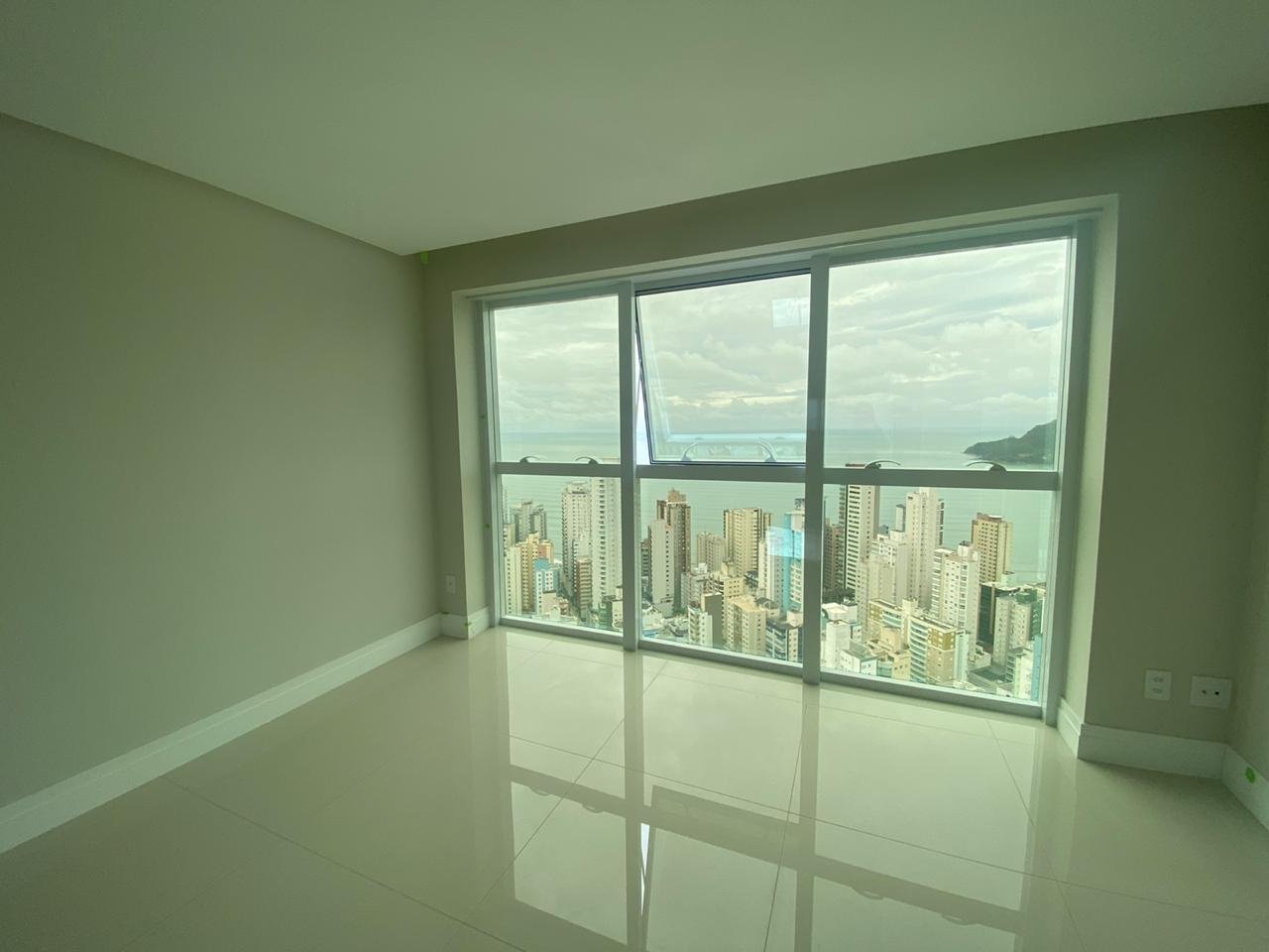 APARTAMENTO EM BALNEÁRIO CAMBORIÚ