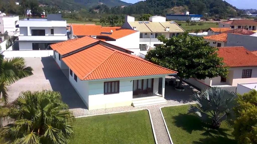 Casa à Venda em Jardim Azaleia - Brusque - Santa Catarina - Casa à venda em Brusque