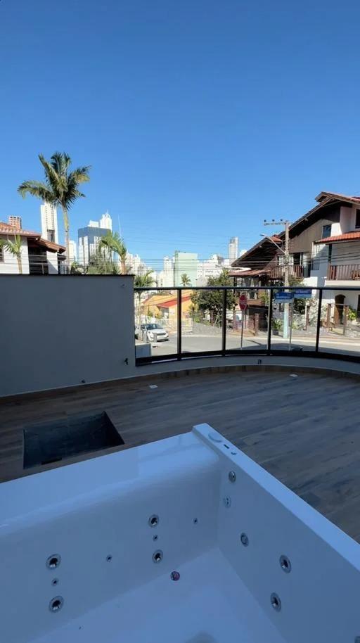 Sobrado Geminado à Venda em Ariribá - Balneário Camboriú - Santa Catarina - CASAS KANDAI