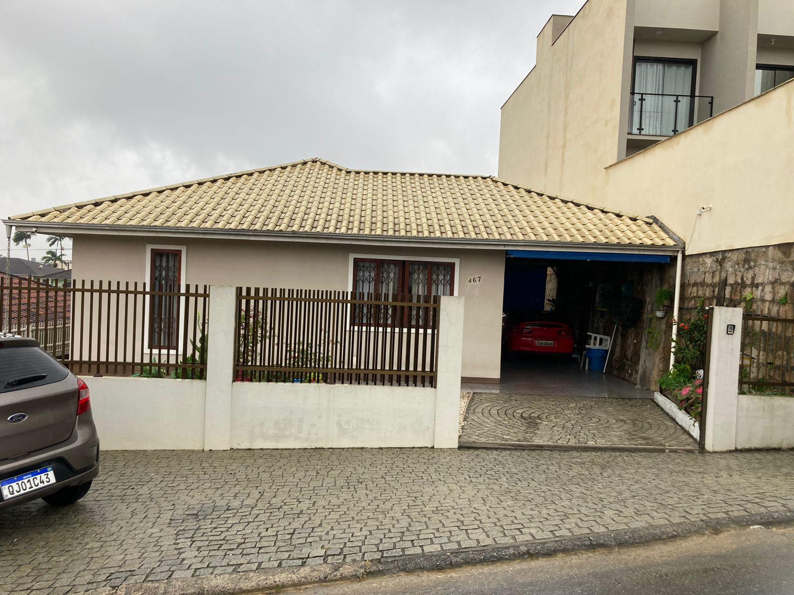 Casa à Venda em Iririú - Joinville - SC