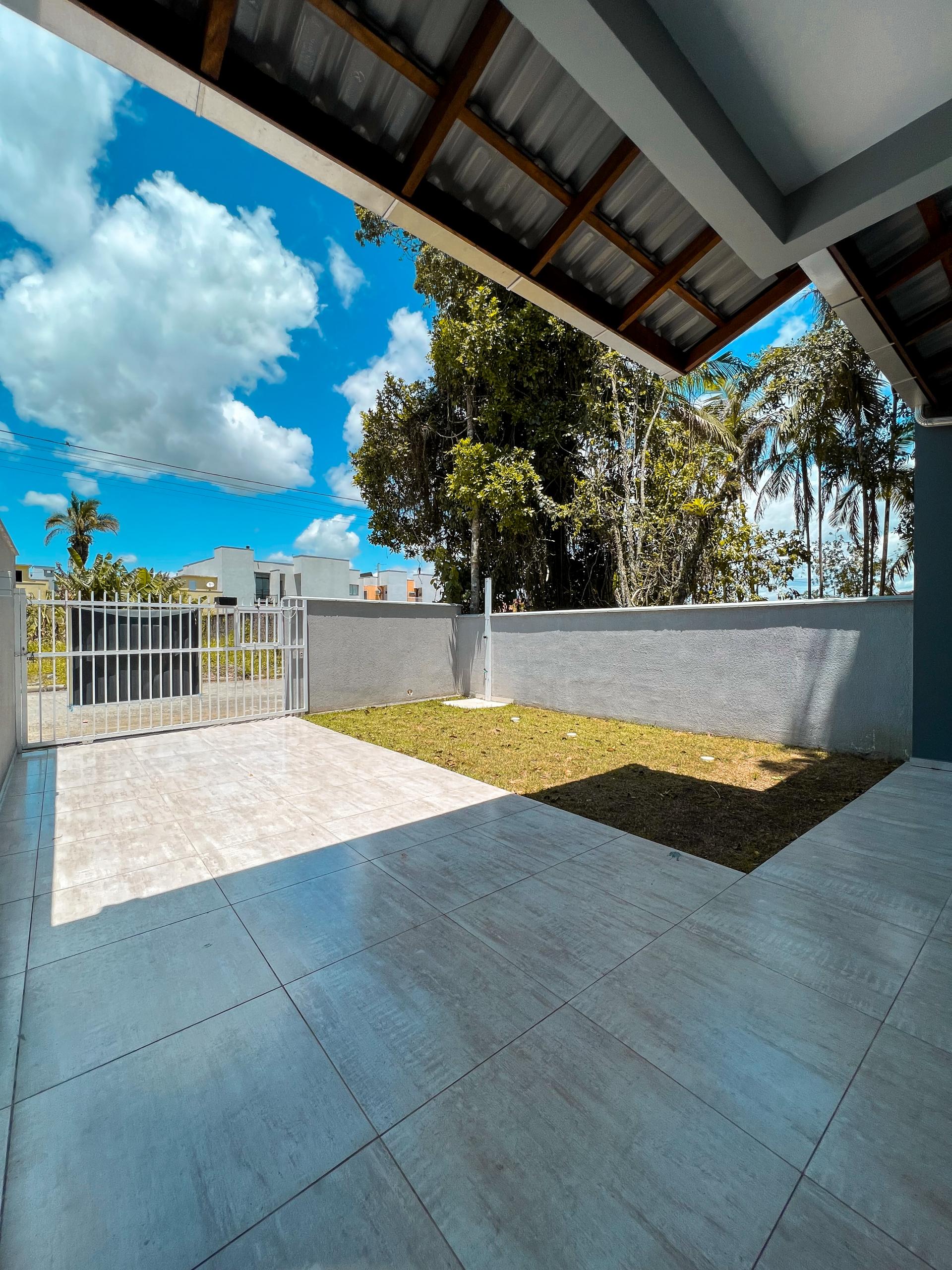 Casa Geminada à Venda em Itacolomi - Balneário Piçarras - Santa Catarina