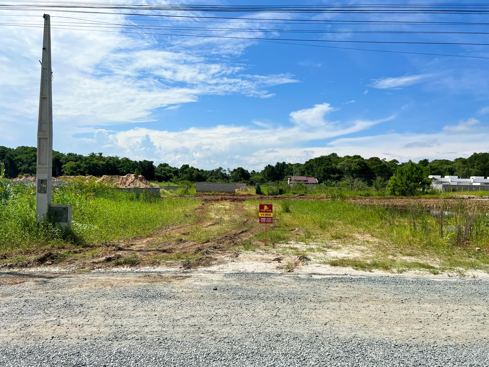 Terreno à Venda em Itacolomi - Balneário Piçarras - Santa Catarina