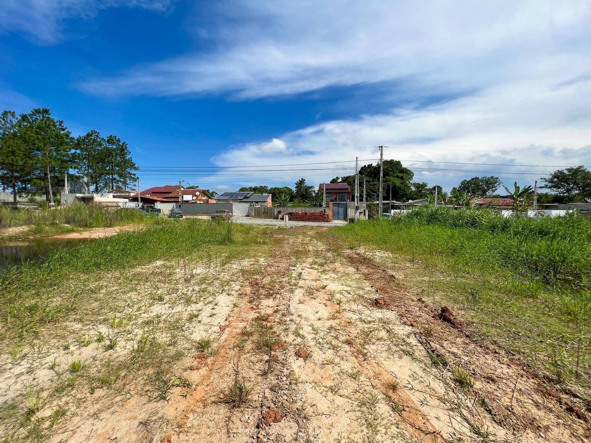 Terreno à Venda em Itacolomi - Balneário Piçarras - Santa Catarina