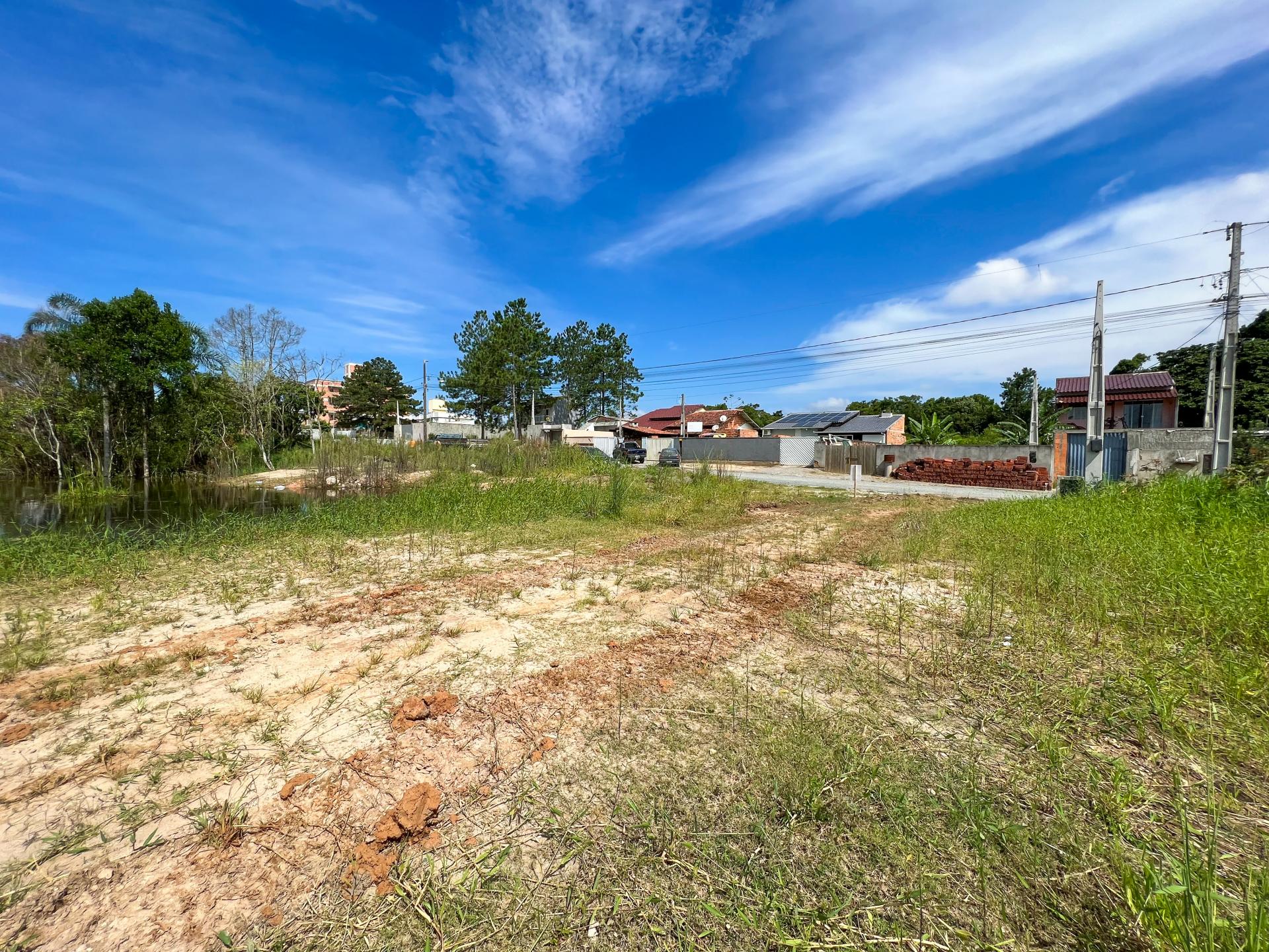 Terreno à Venda em Itacolomi - Balneário Piçarras - Santa Catarina