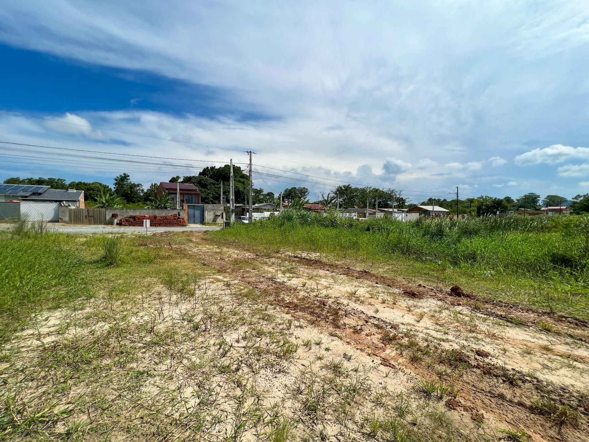 Terreno à Venda em Itacolomi - Balneário Piçarras - Santa Catarina