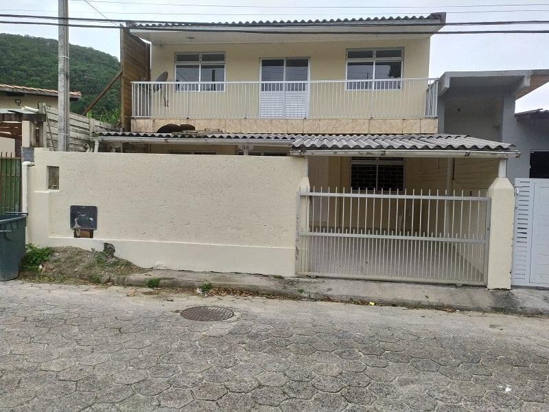 Casa à Venda Quadra Mar em Sambaqui - Florianópolis - Santa Catarina