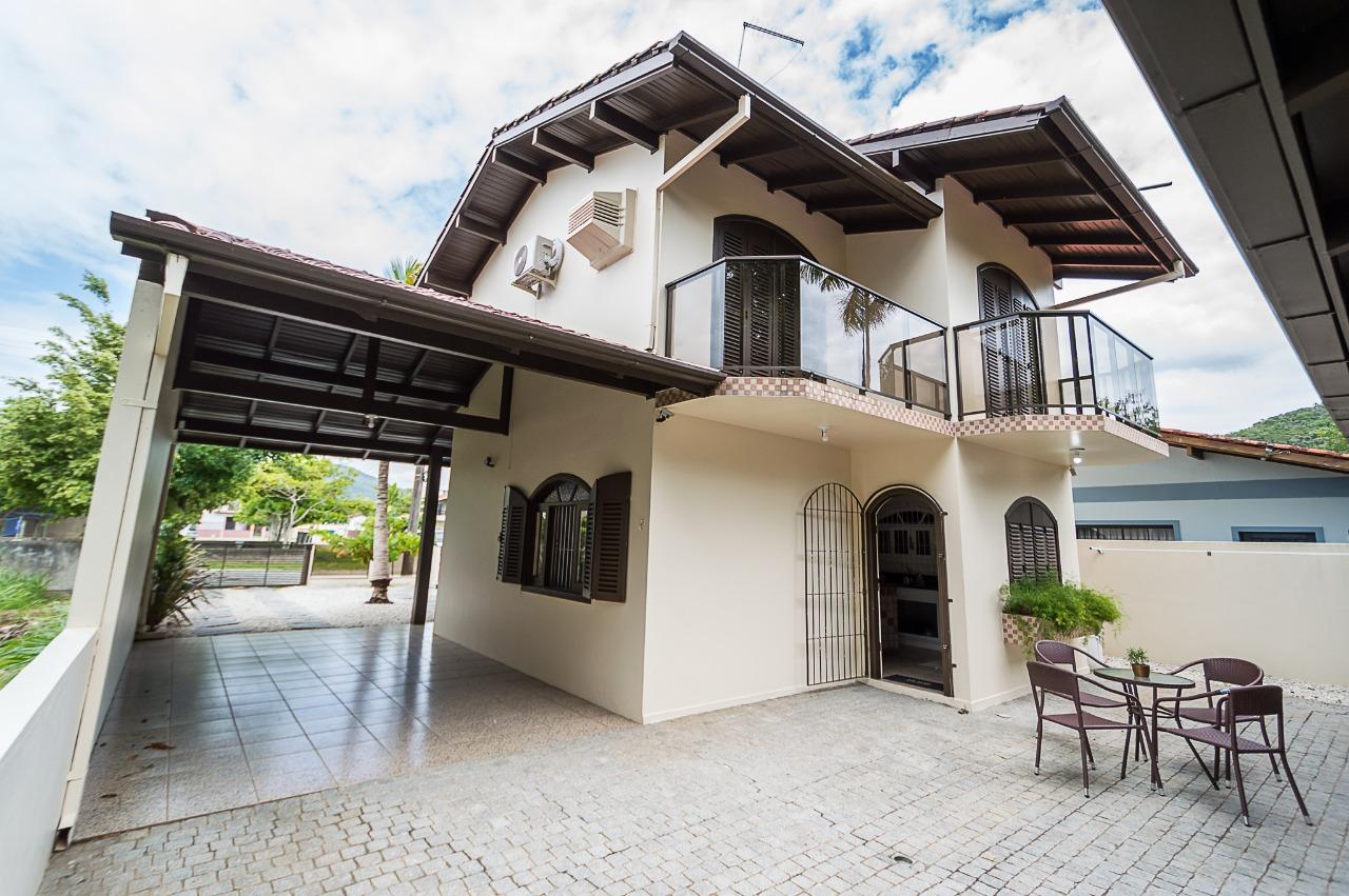 Casa à Venda Quadra Mar em Morrinhos - Bombinhas - Santa Catarina - Casa a venda em Bombinhas