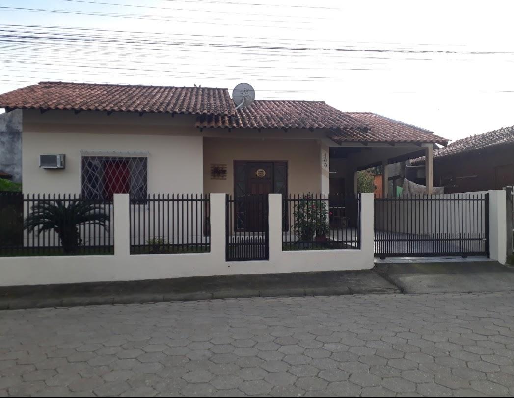 Casa à Venda Próximo ao Mar em Centro - Penha - Santa Catarina