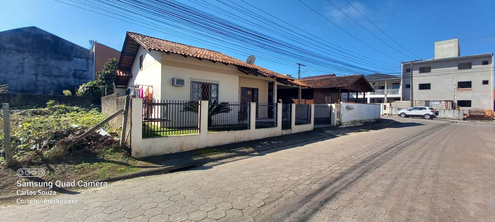 Casa à Venda Próximo ao Mar em Centro - Penha - Santa Catarina