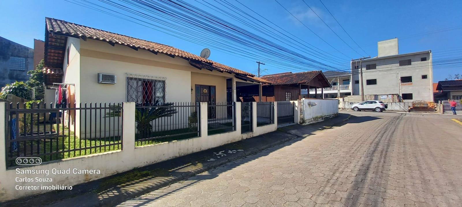 Casa à Venda Próximo ao Mar em Centro - Penha - Santa Catarina