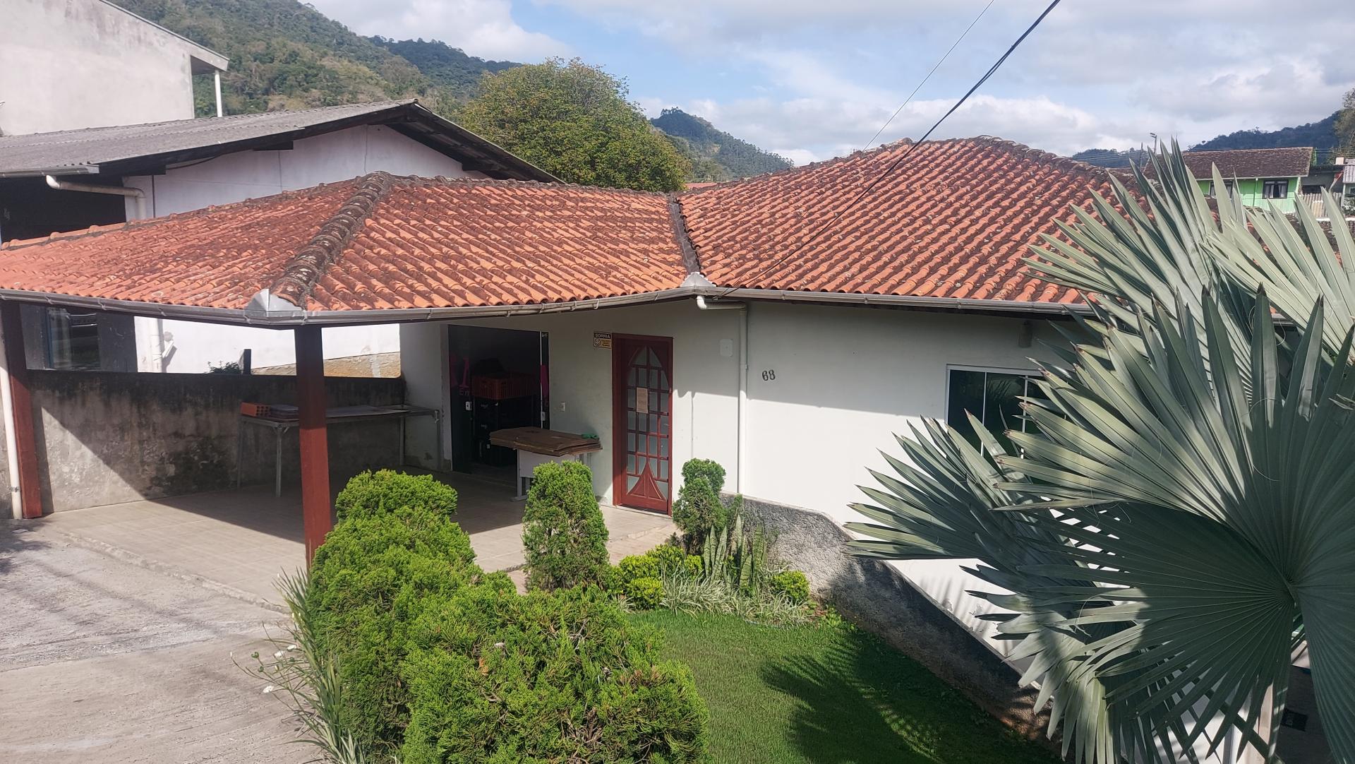 Casa à Venda em Velha Central - Blumenau - Santa Catarina - Casa à Venda na Velha Central, em Blumenau/SC.