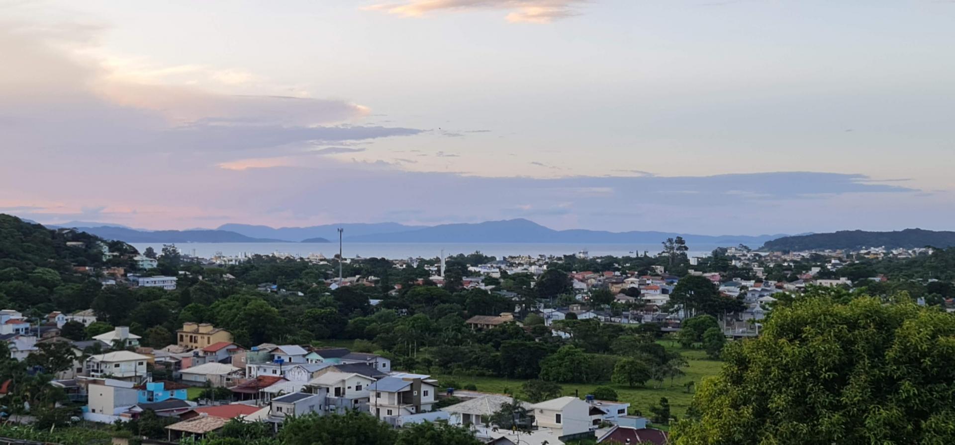 Casa em Condomínio à Venda em Cachoeira do Bom Jesus - Florianópolis - Santa Catarina - Condomínio Green Hills