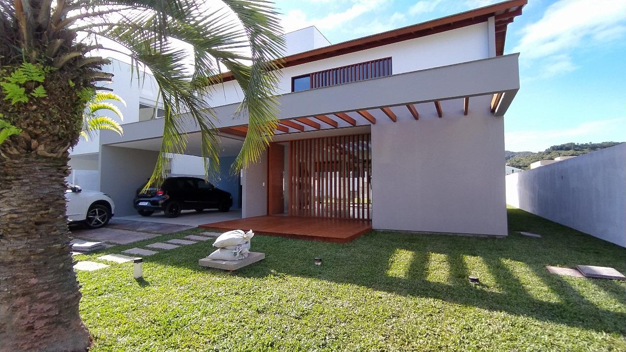 Casa em Condomínio à Venda em Cachoeira do Bom Jesus - Florianópolis - Santa Catarina