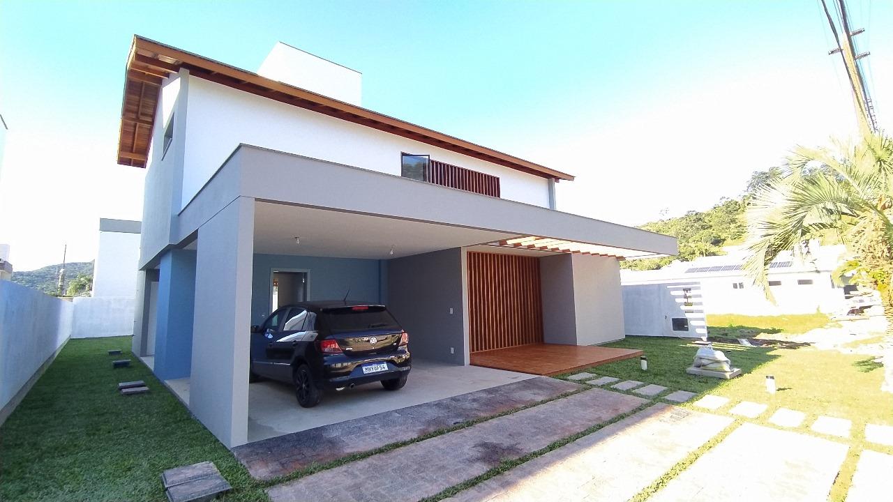 Casa em Condomínio à Venda em Cachoeira do Bom Jesus - Florianópolis - Santa Catarina