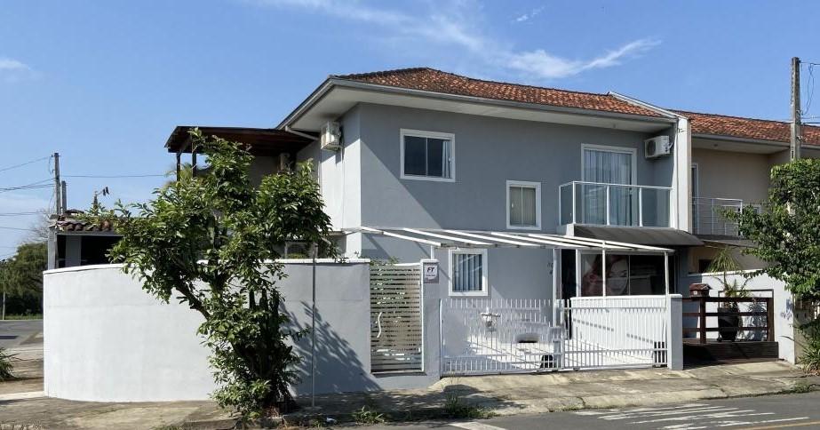 Casa Geminada à Venda em Jardim Sofia - Joinville - Santa Catarina