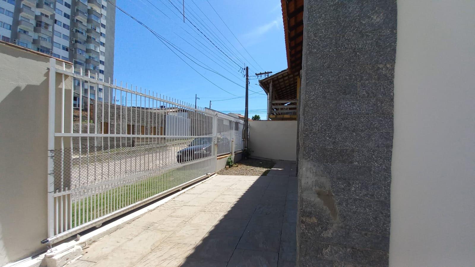 Casa à Venda Quadra Mar em Centro - Balneário Piçarras - Santa Catarina - SOBRADO A VENDA EM PIÇARRAS