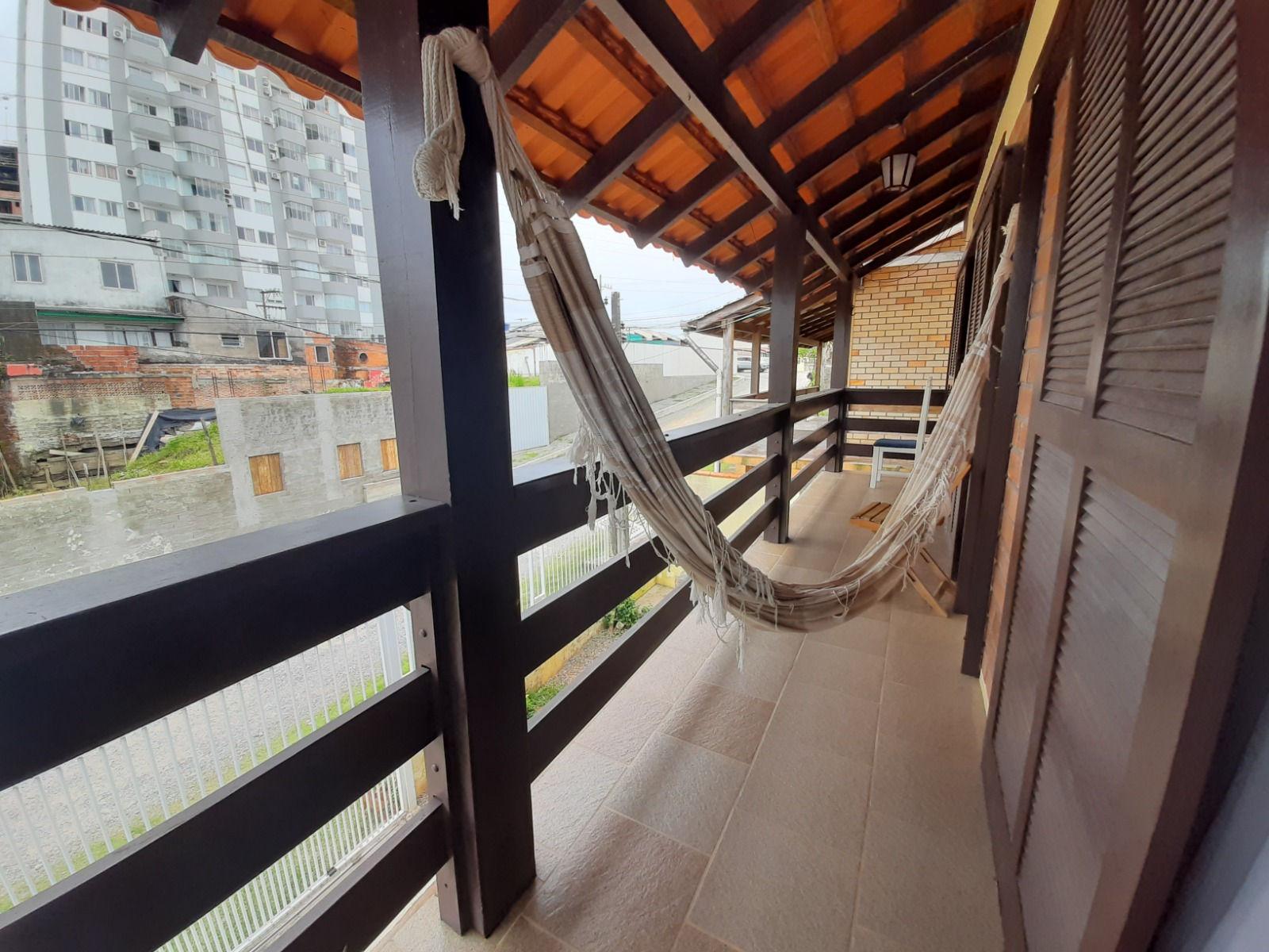 Casa à Venda Quadra Mar em Centro - Balneário Piçarras - Santa Catarina - SOBRADO A VENDA EM PIÇARRAS