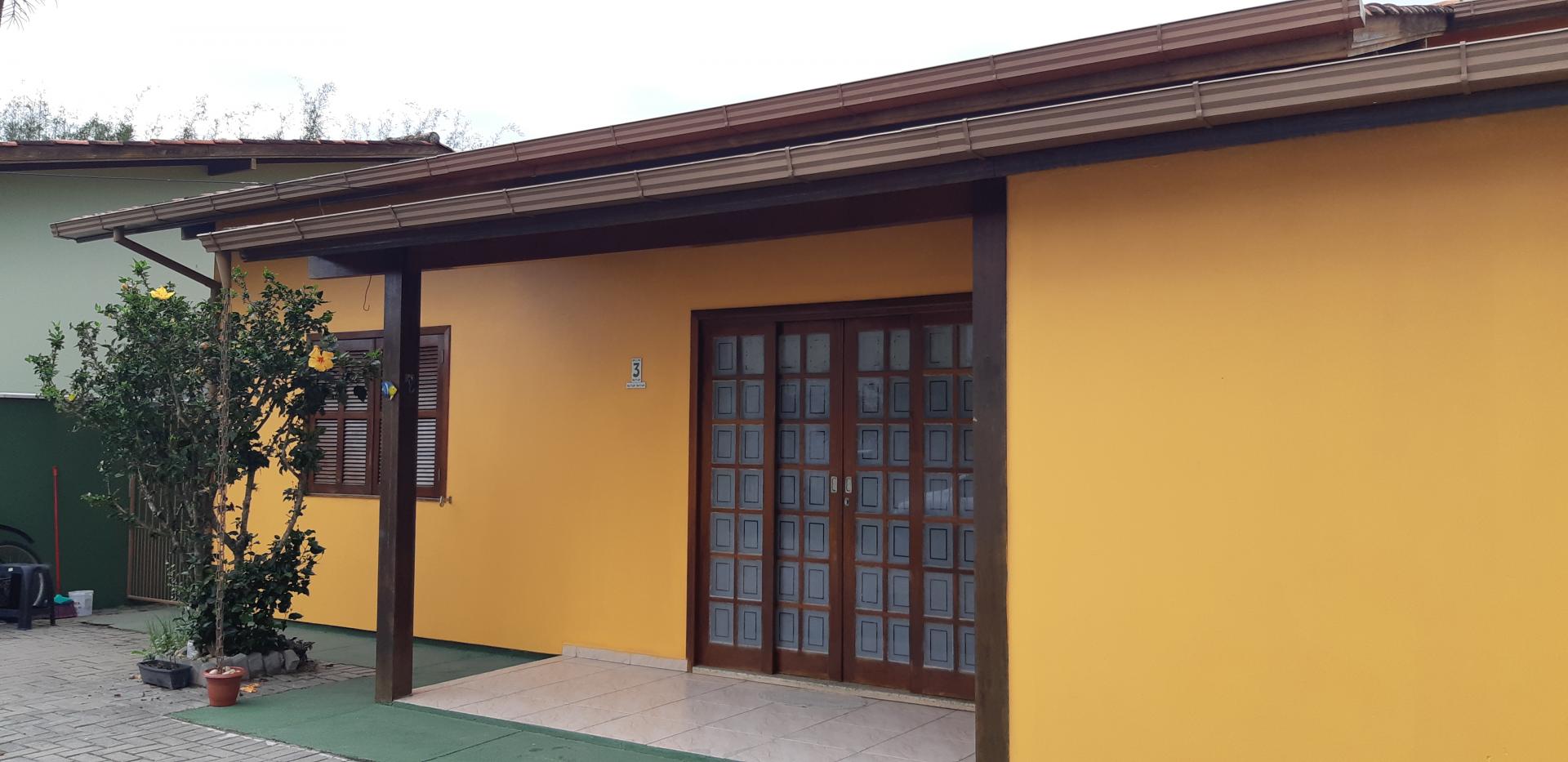 Casa em Condomínio à Venda Próximo ao Mar em Ingleses do Rio Vermelho - Florianópolis - Santa Catarina - Casa á venda nos Ingleses do Rio Vermelho