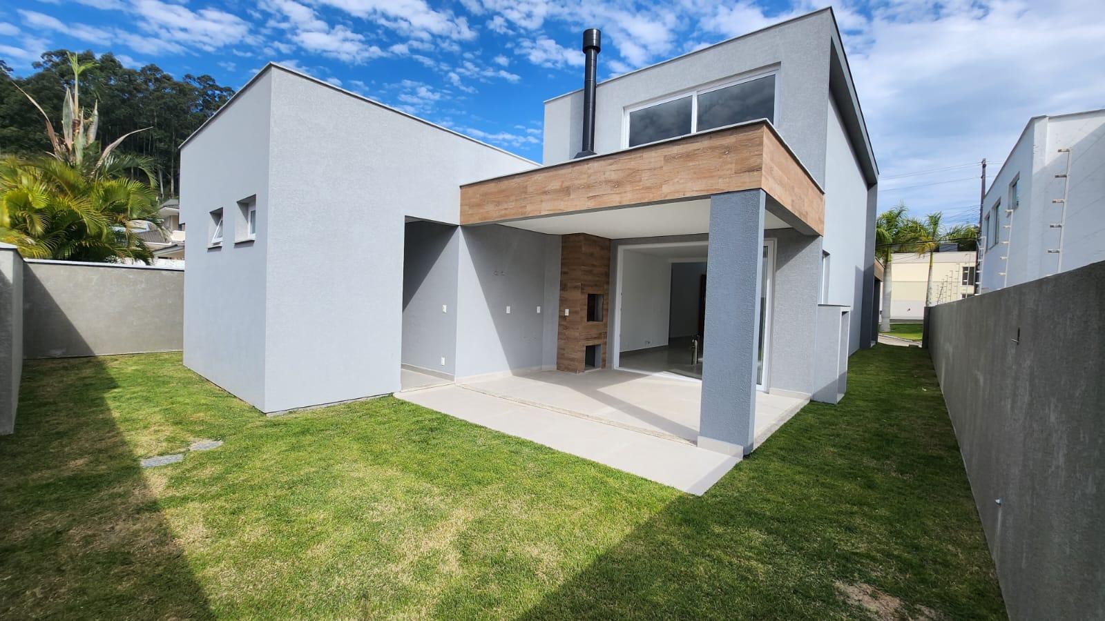 Casa em Condomínio à Venda Próximo ao Mar em Cachoeira do Bom Jesus - Florianópolis - Santa Catarina