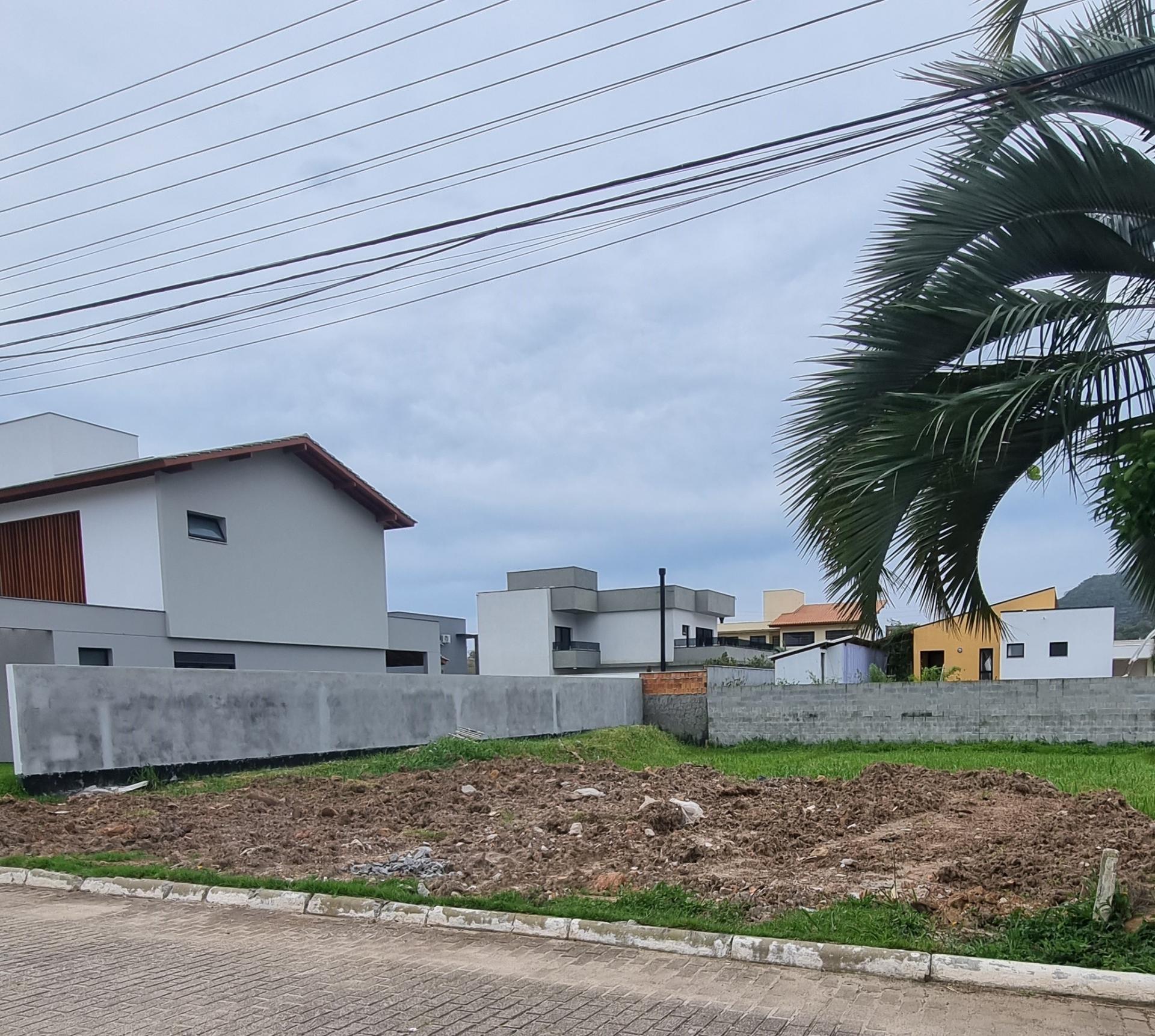 Terreno em Condomínio à Venda em Cachoeira do Bom Jesus - Florianópolis - Santa Catarina - TERRENO A VENDA EM FLORIANÓPOLIS