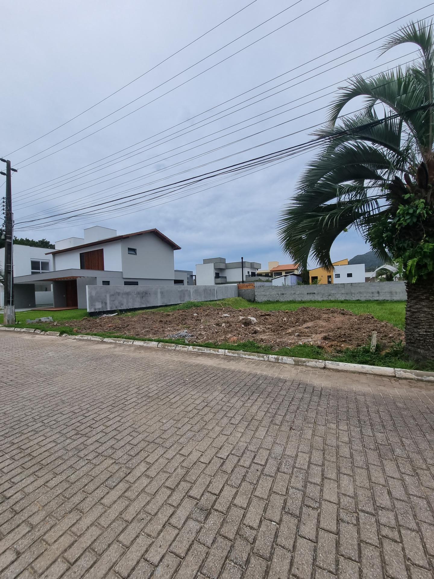 Terreno em Condomínio à Venda em Cachoeira do Bom Jesus - Florianópolis - Santa Catarina - TERRENO A VENDA EM FLORIANÓPOLIS