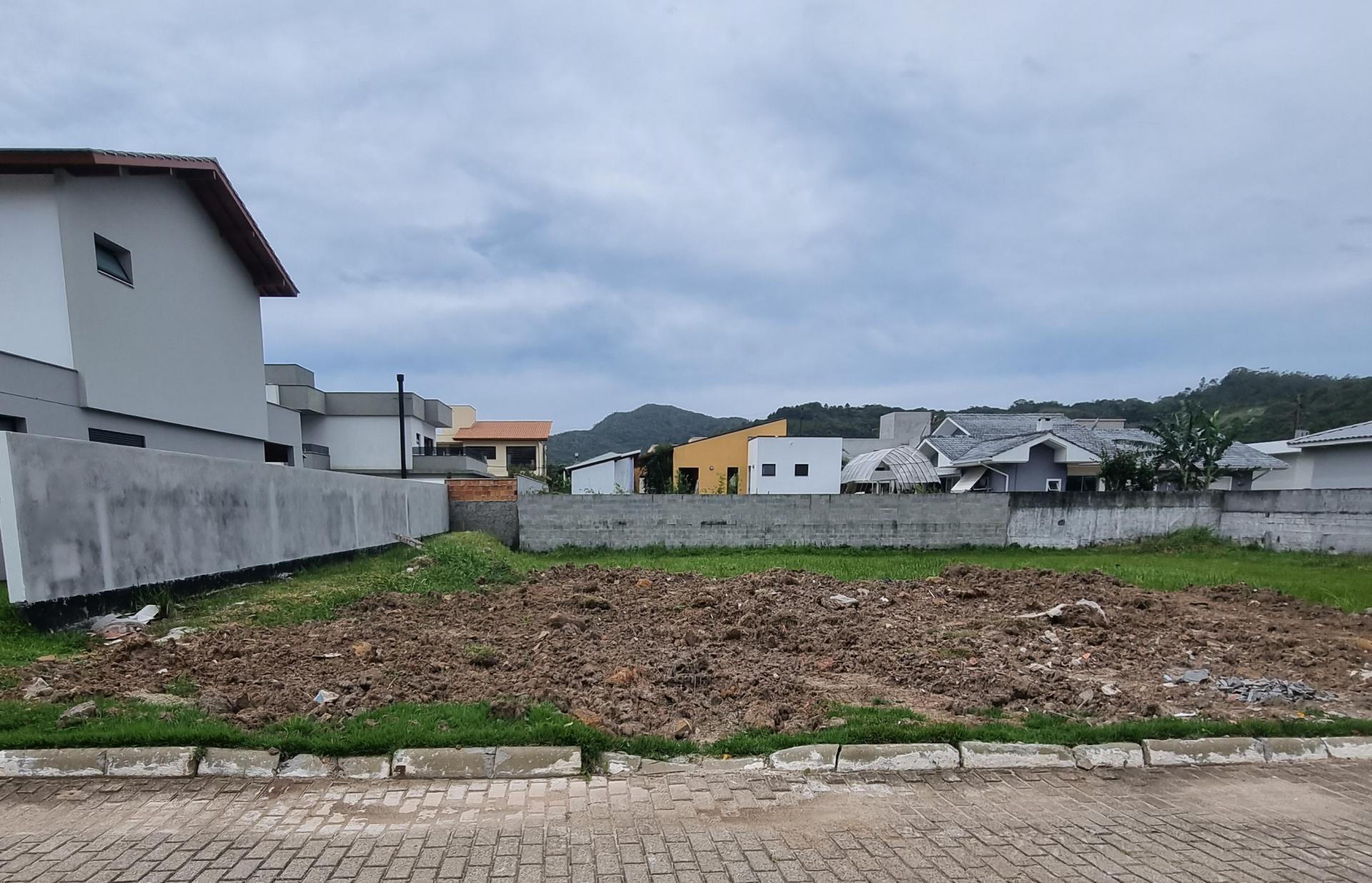 Terreno em Condomínio à Venda em Cachoeira do Bom Jesus - Florianópolis - Santa Catarina - TERRENO A VENDA EM FLORIANÓPOLIS