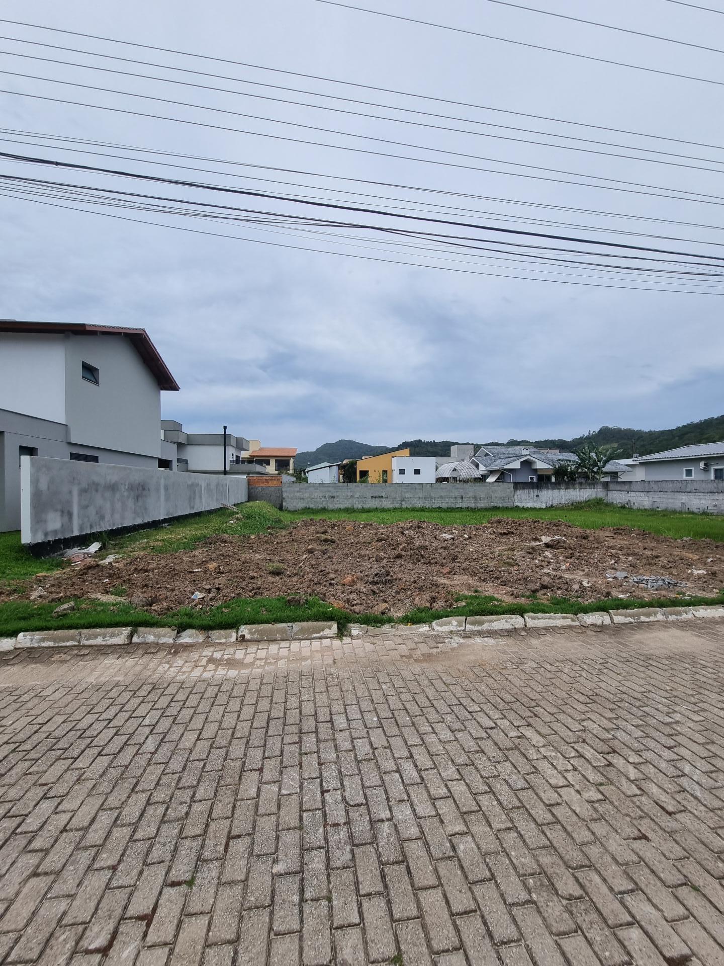 Terreno em Condomínio à Venda em Cachoeira do Bom Jesus - Florianópolis - Santa Catarina - TERRENO A VENDA EM FLORIANÓPOLIS