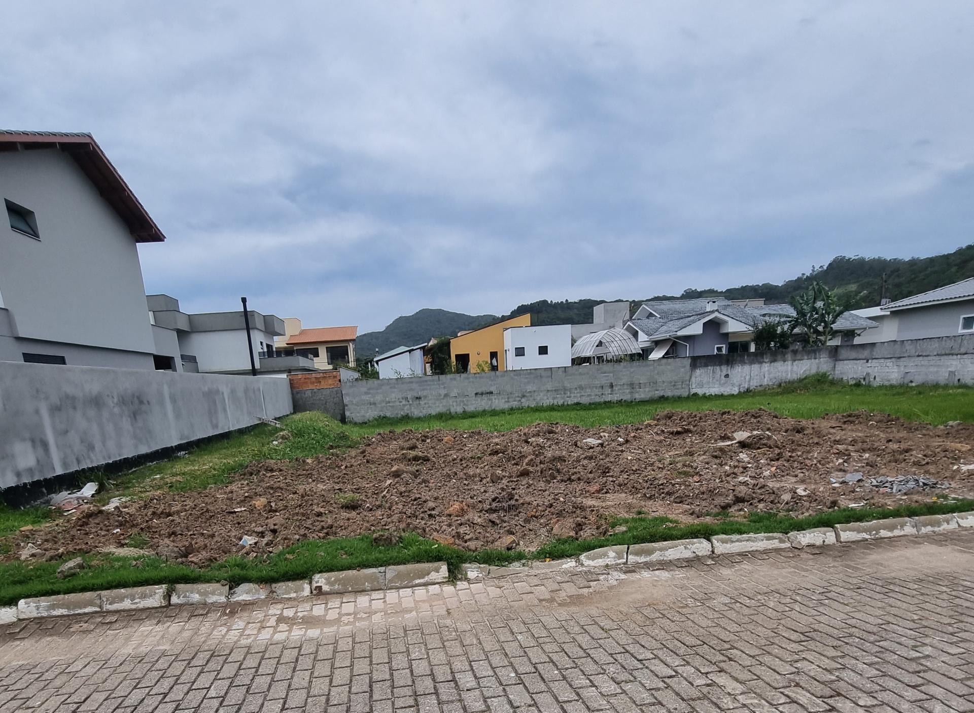 Terreno em Condomínio à Venda em Cachoeira do Bom Jesus - Florianópolis - Santa Catarina - TERRENO A VENDA EM FLORIANÓPOLIS
