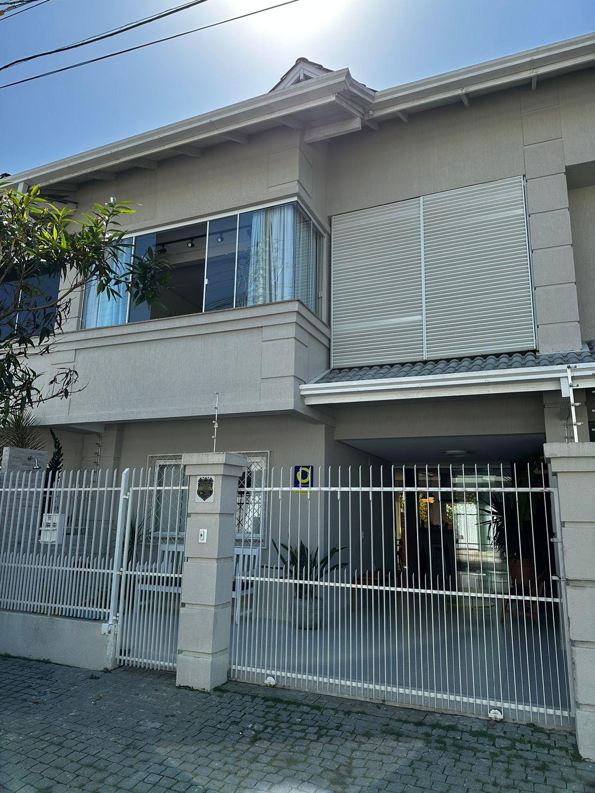 Casa à Venda em Praia dos Amores - Balneário Camboriú - Santa Catarina - CASA A VENDA NA PRAIA DOS AMORES