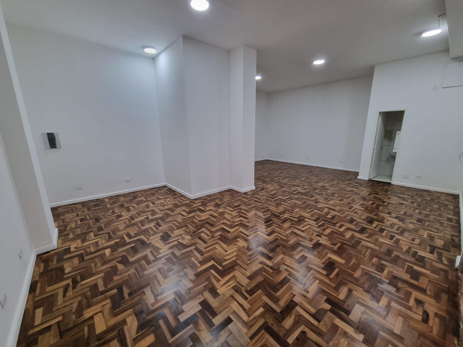 Sala Comercial à Venda em Centro - Curitiba - Paraná - SALA COMERCIAL A VENDA EM CURITIBA