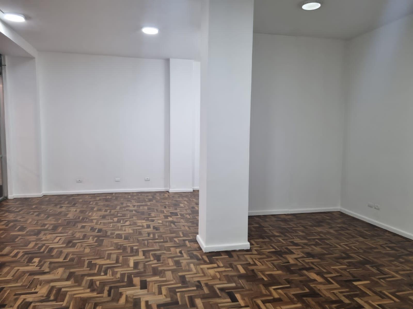 Sala Comercial à Venda em Centro - Curitiba - Paraná - SALA COMERCIAL A VENDA EM CURITIBA