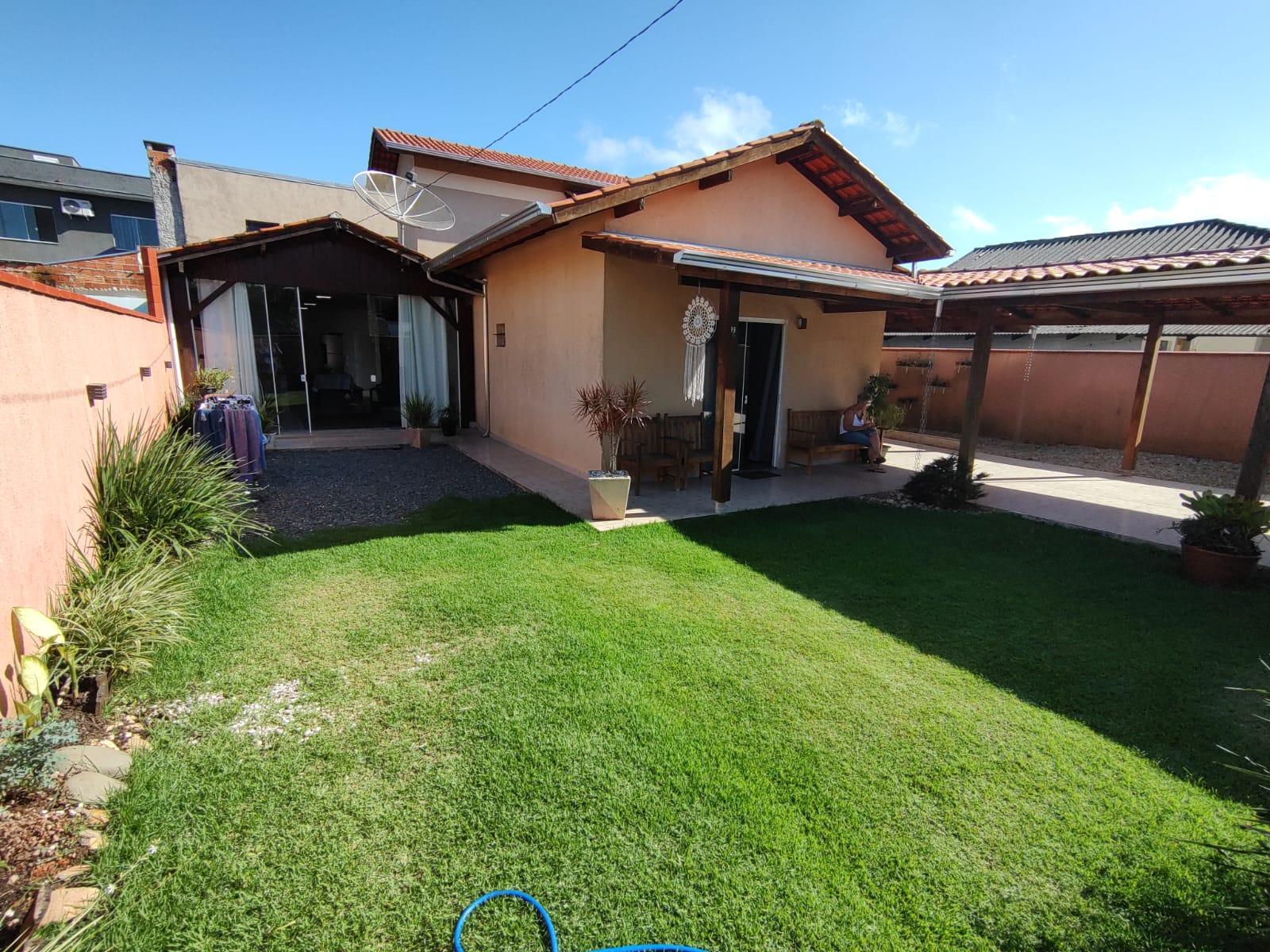 Casa à Venda Próximo ao Mar em Centro - Balneário Piçarras - Santa Catarina - Casa no centro Balneario Piçarras