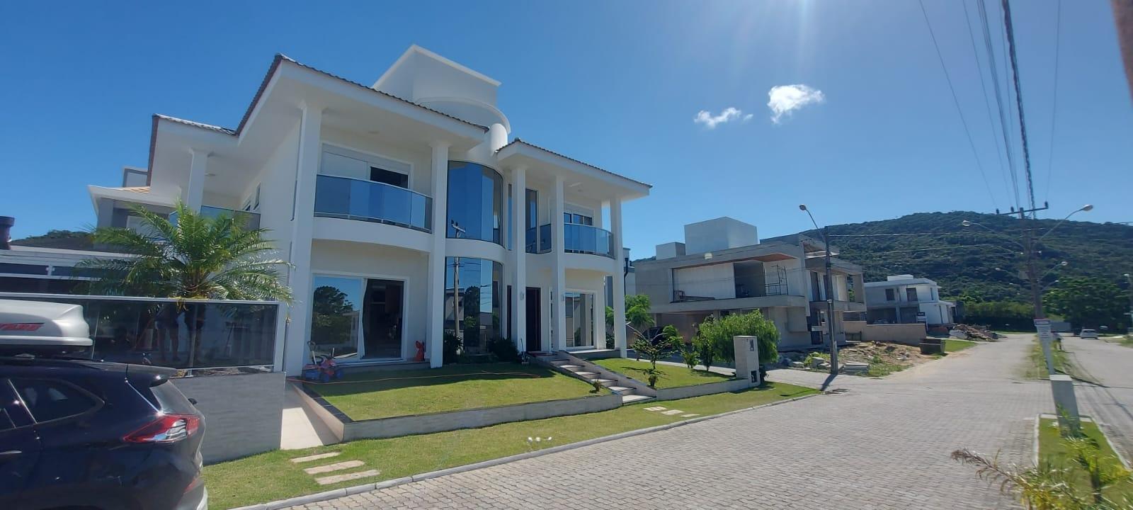 Casa em Condomínio à Venda Próximo ao Mar em Ingleses do Rio Vermelho - Florianópolis - Santa Catarina - Condomínio Altos dos Ingleses