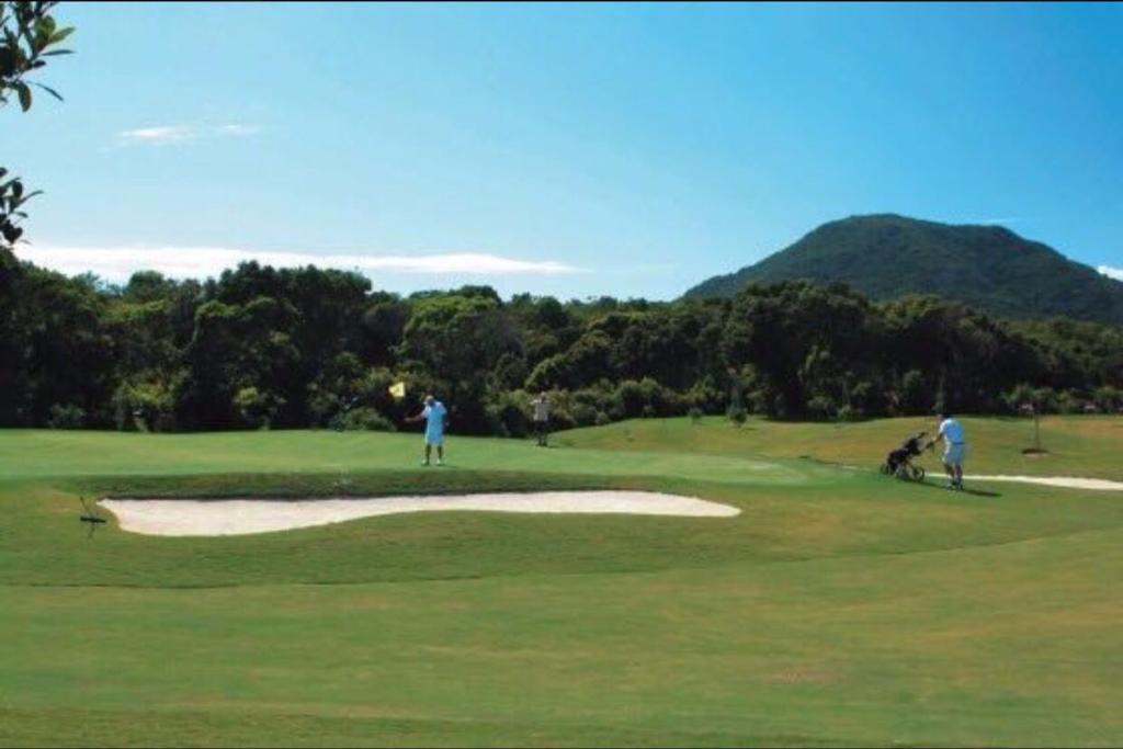 Terreno em Condomínio à Venda em Ingleses do Rio Vermelho - Florianópolis - Santa Catarina - Terreno a venda no Costão Golf