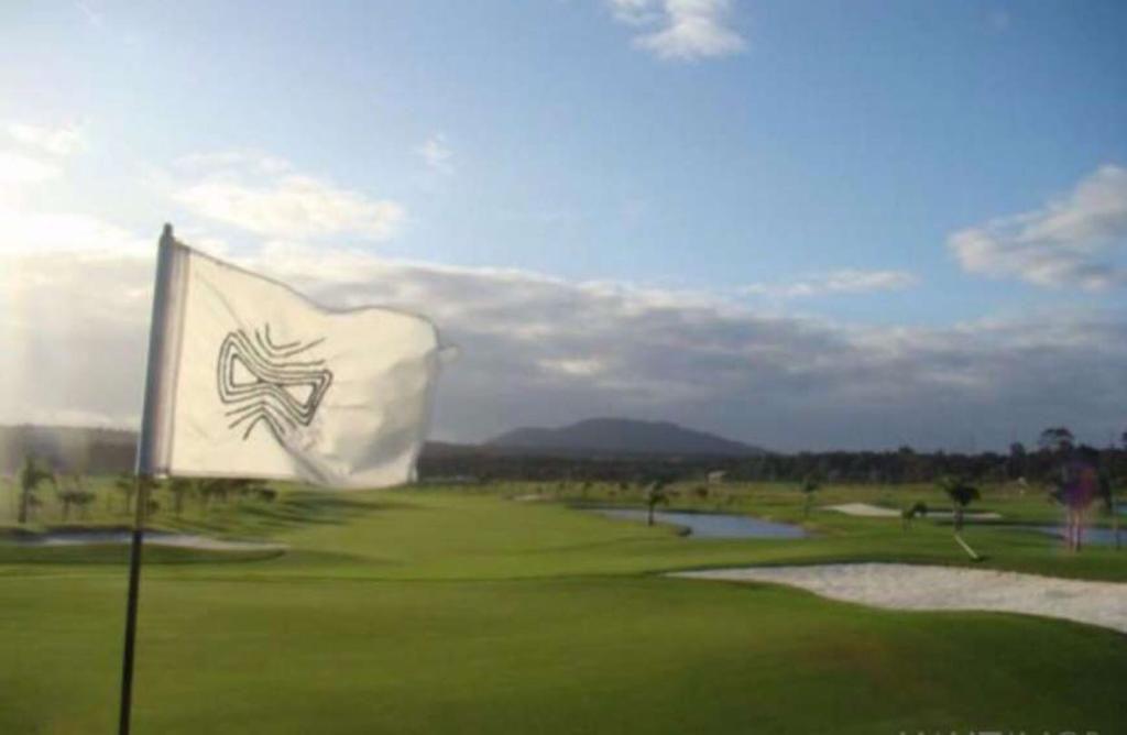 Terreno em Condomínio à Venda em Ingleses do Rio Vermelho - Florianópolis - Santa Catarina - Terreno a venda no Costão Golf