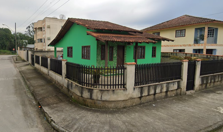 Casa à Venda em Limoeiro - Brusque - Santa Catarina