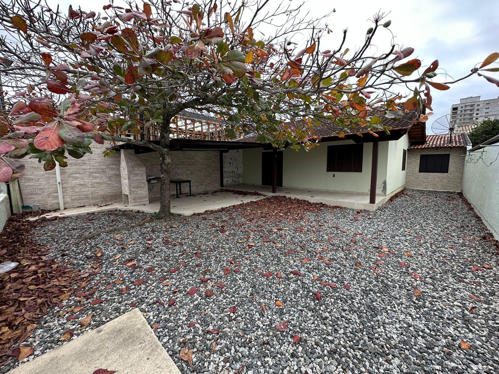 Casa à Venda em Centro - Porto Belo - Santa Catarina - Casa a Venda no Perequê - Porto Belo