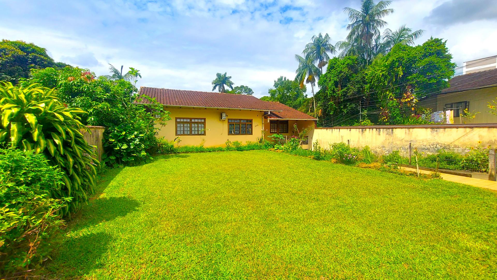 Casa à Venda em Velha - Blumenau - Santa Catarina - Casa à Venda na Velha, em Blumenau/SC.