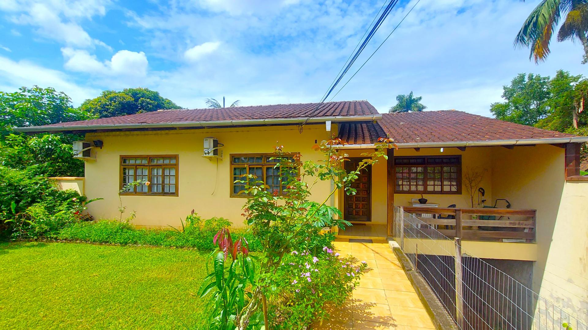 Casa à Venda em Velha - Blumenau - Santa Catarina - Casa à Venda na Velha, em Blumenau/SC.